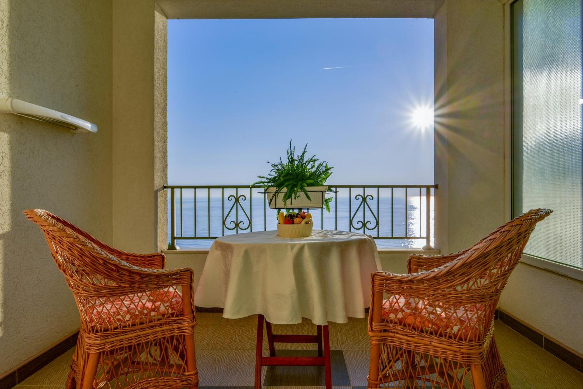 Apartments Leut Sveti Stefan Rum bild