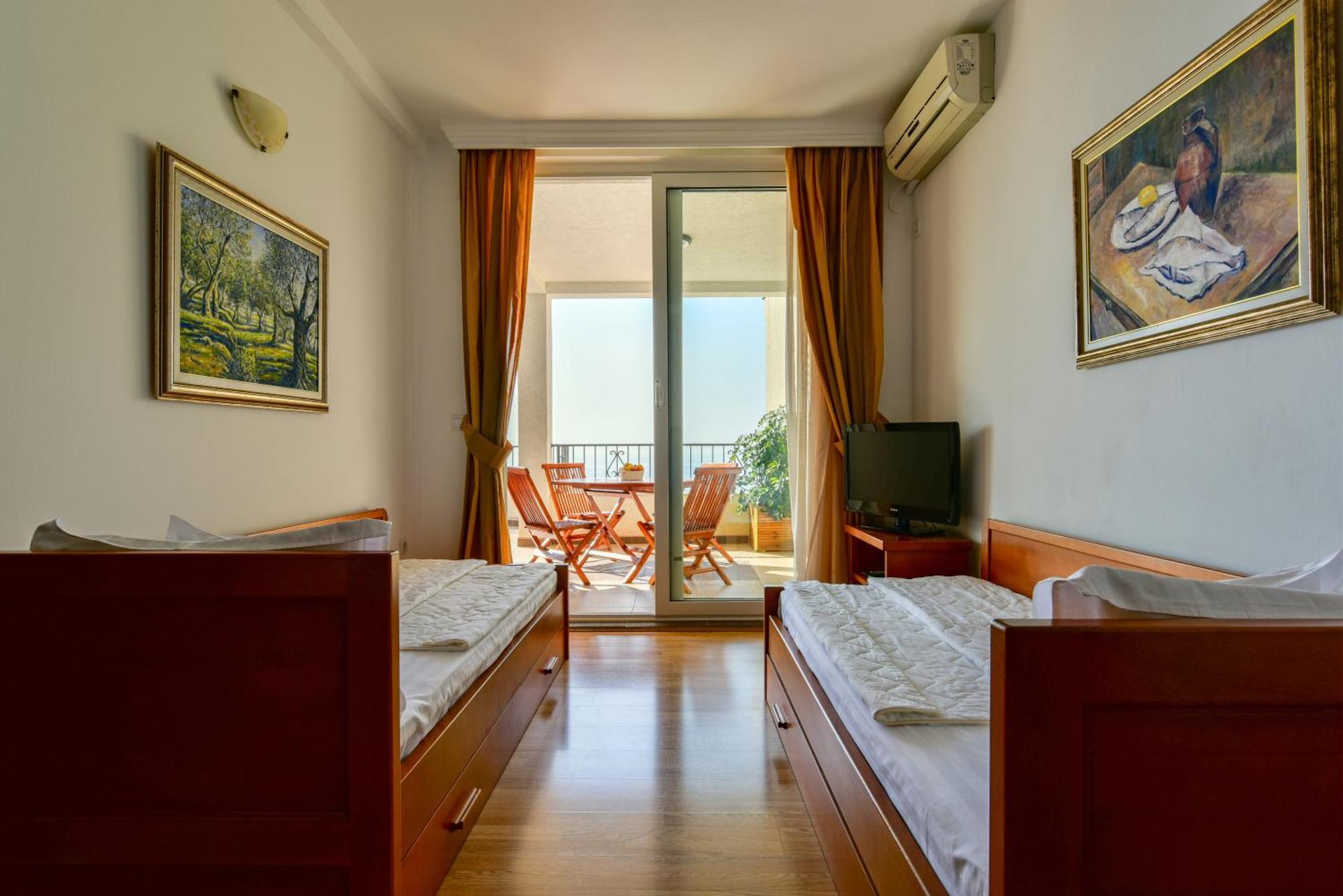 Apartments Leut Sveti Stefan Rum bild