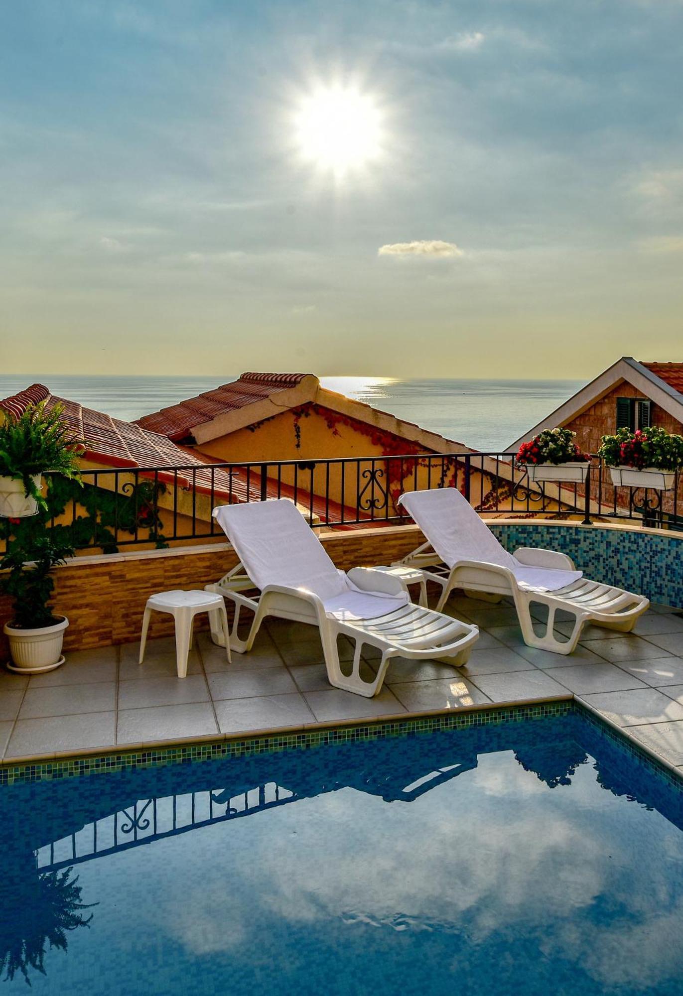 Apartments Leut Sveti Stefan Rum bild