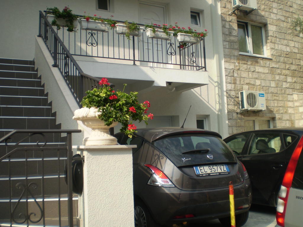 Apartments Leut Sveti Stefan Exteriör bild