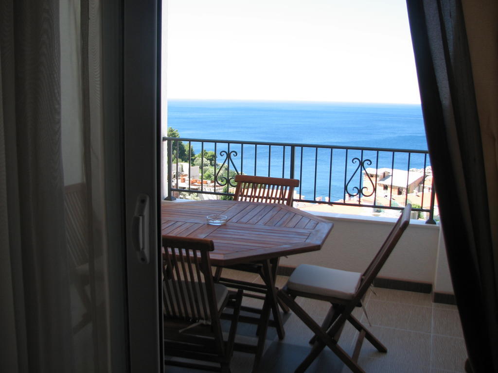 Apartments Leut Sveti Stefan Rum bild