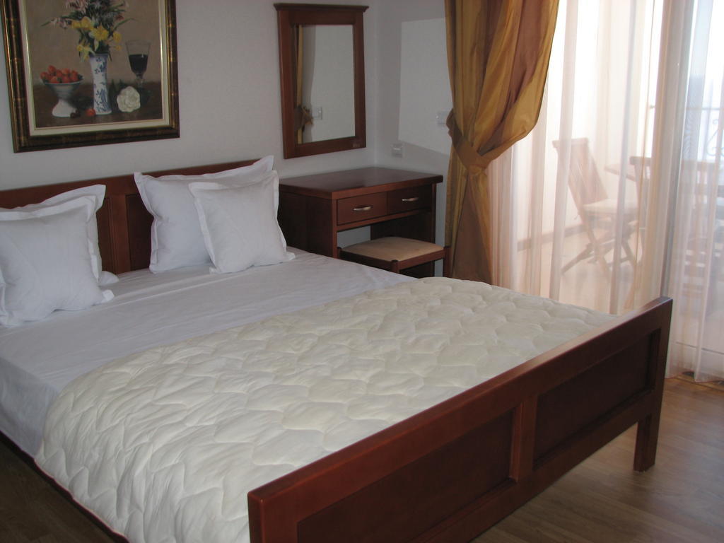 Apartments Leut Sveti Stefan Rum bild