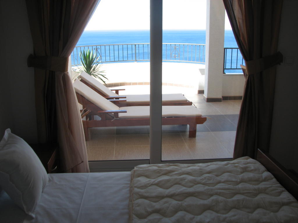 Apartments Leut Sveti Stefan Rum bild