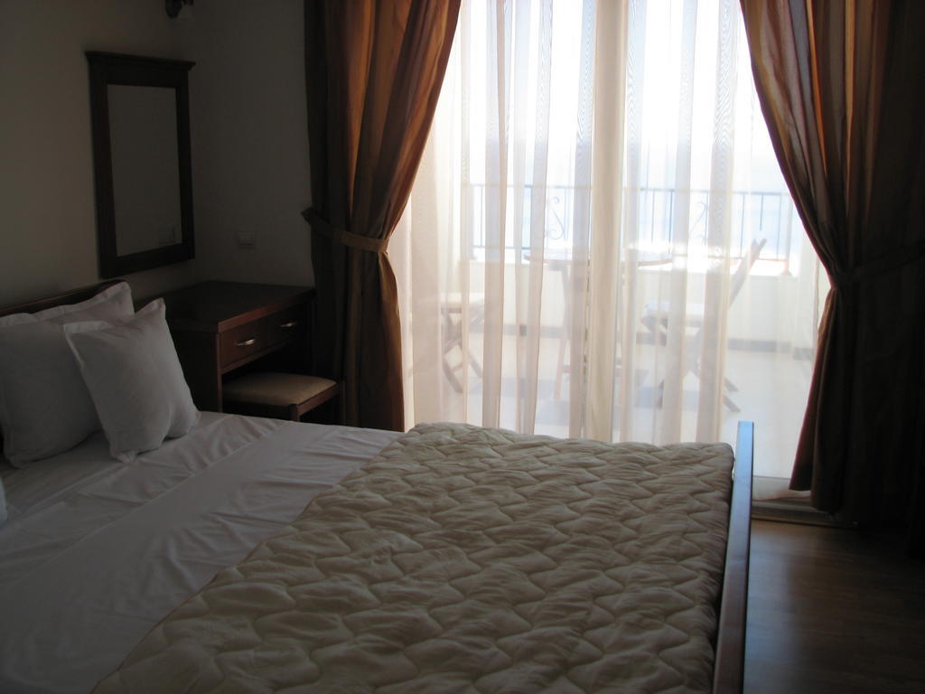 Apartments Leut Sveti Stefan Rum bild
