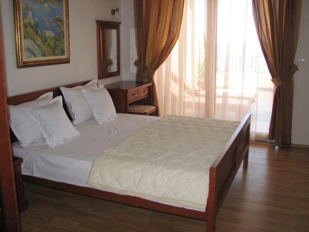Apartments Leut Sveti Stefan Rum bild