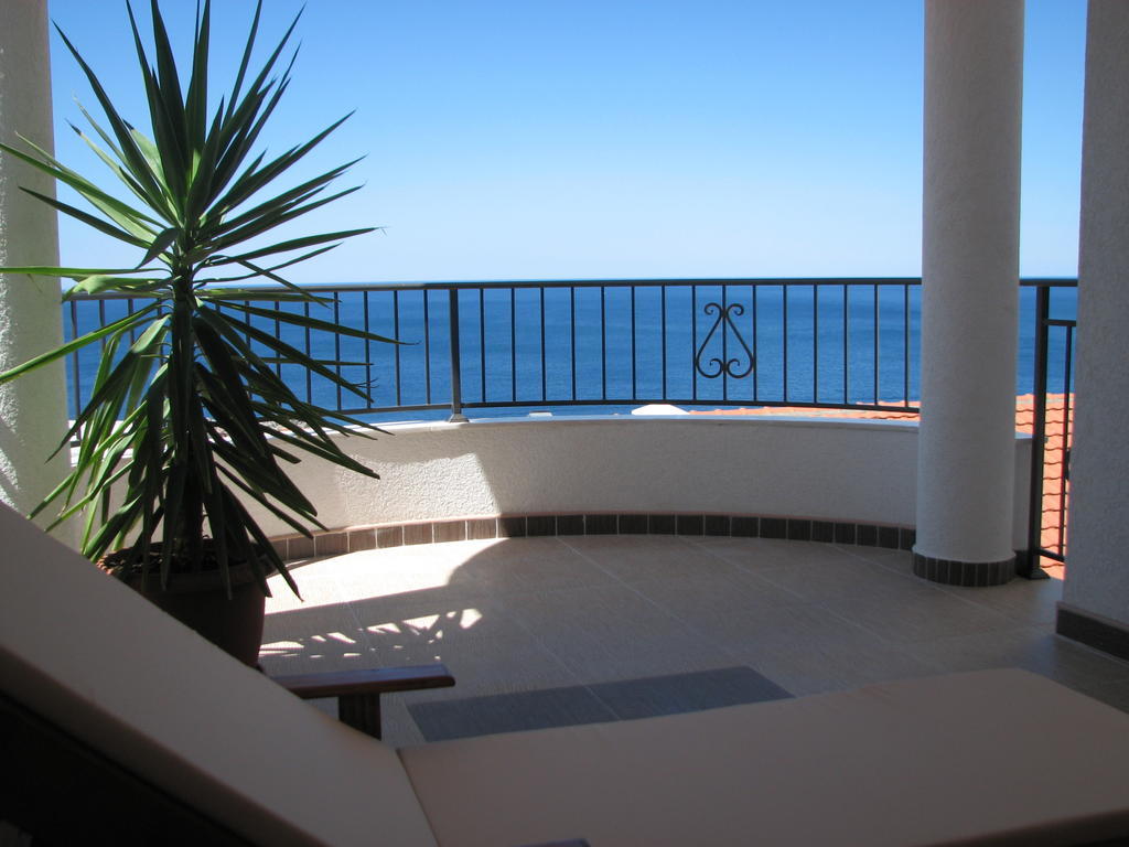 Apartments Leut Sveti Stefan Rum bild