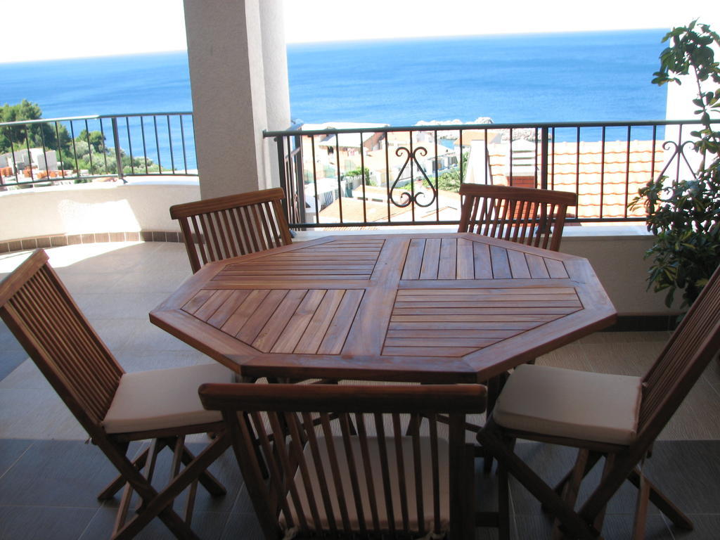 Apartments Leut Sveti Stefan Rum bild